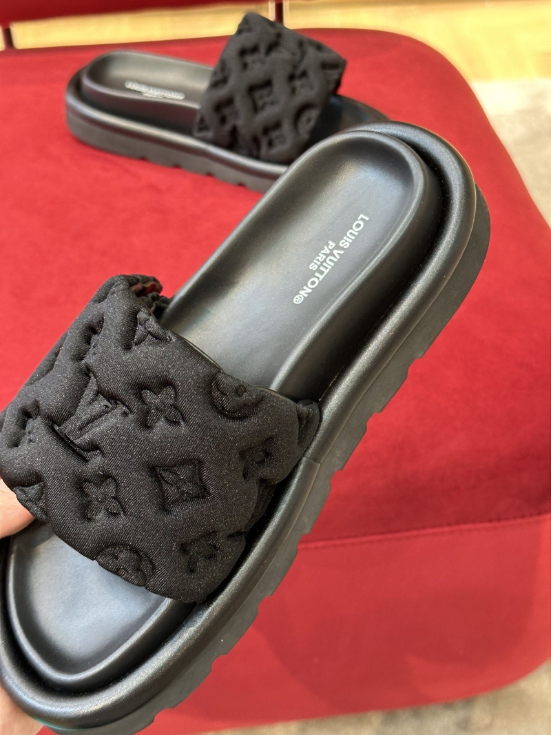 l0vis Vvtt0n slippers